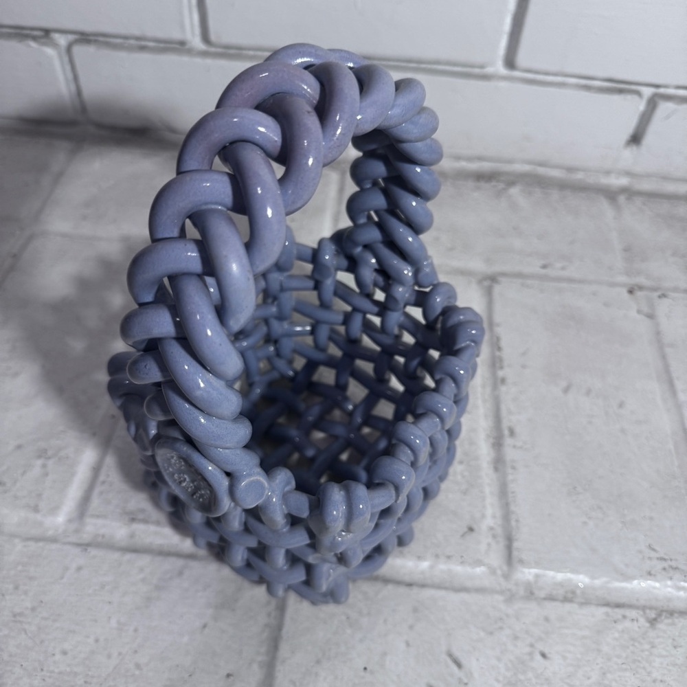Ceramic woven basket in perfect condition, lavender/light purple color - Picture 4 of 10